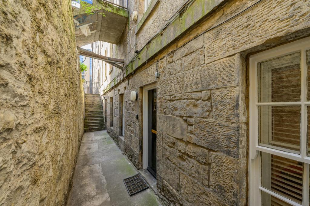 Heart of Edinburgh's Historic Old Town - Blair Street - Sleeps 6