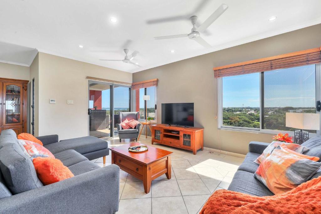 Modern Apartment with Sunset Views photo 2