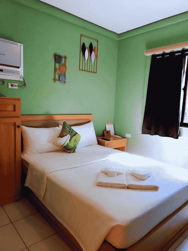 Pearl Vista de Coron Resort Hotel - Tap to explore photos