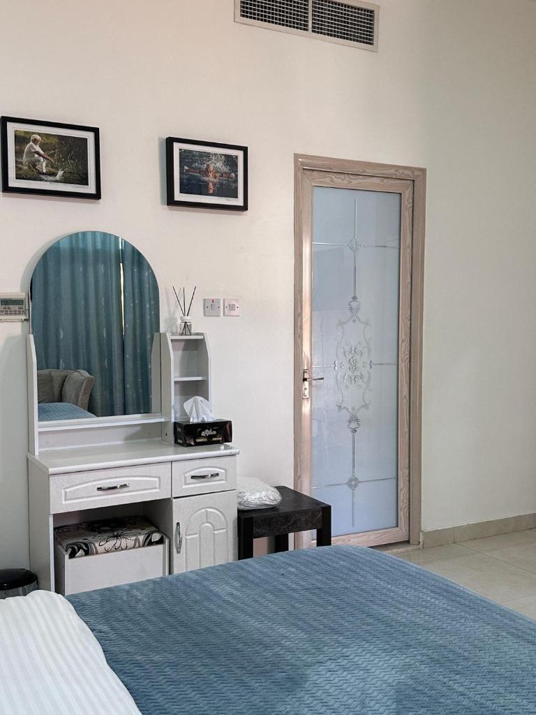 Cozy Room in Al Ain with kitchen & Private Bath photo 1