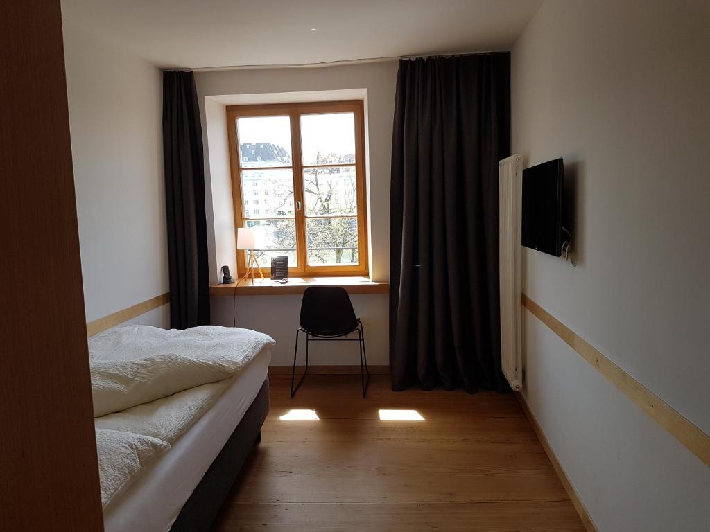 Одноместный (Одноместный номер с видом на реку), East-West Riverside Hotel Basel