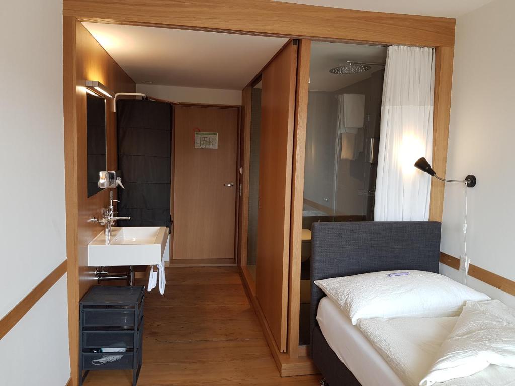 Одноместный (Одноместный номер с видом на реку), East-West Riverside Hotel Basel