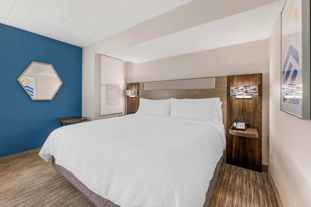 Holiday Inn Express Chicago-Downers Grove