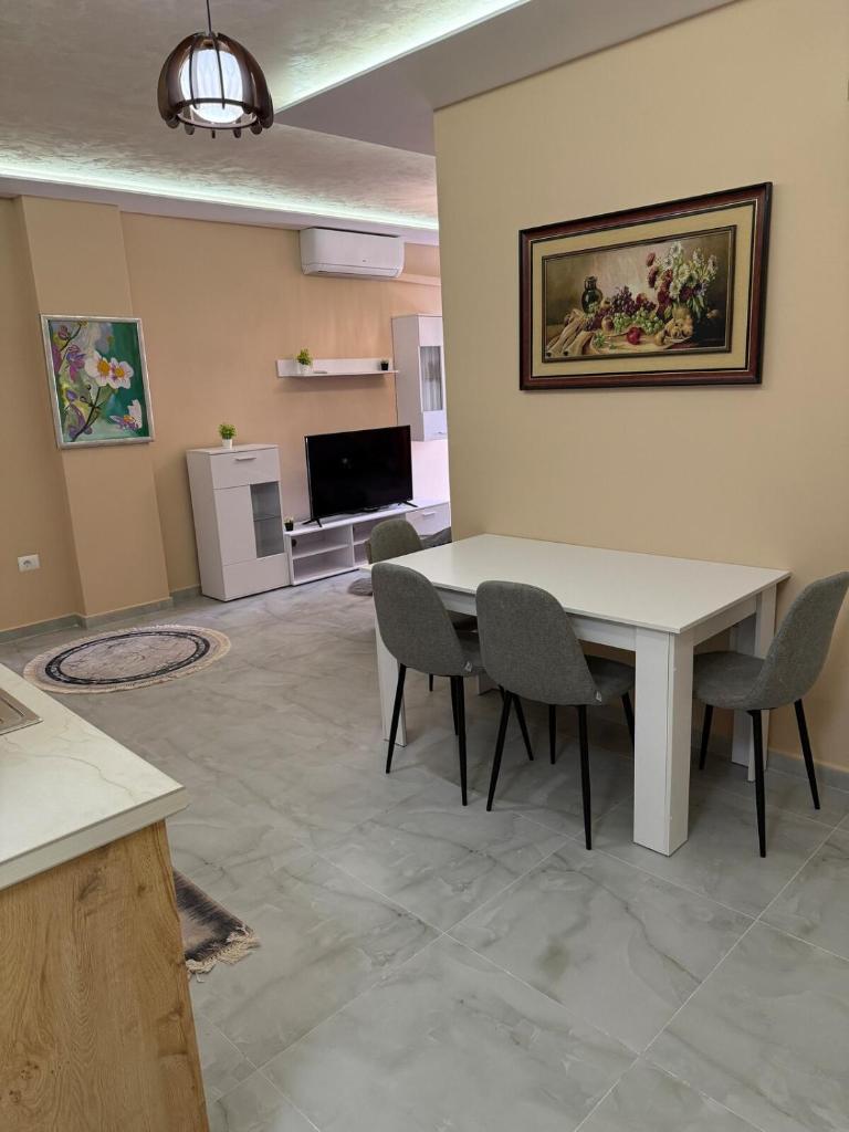 Ajan Alushani Apartment photo 3