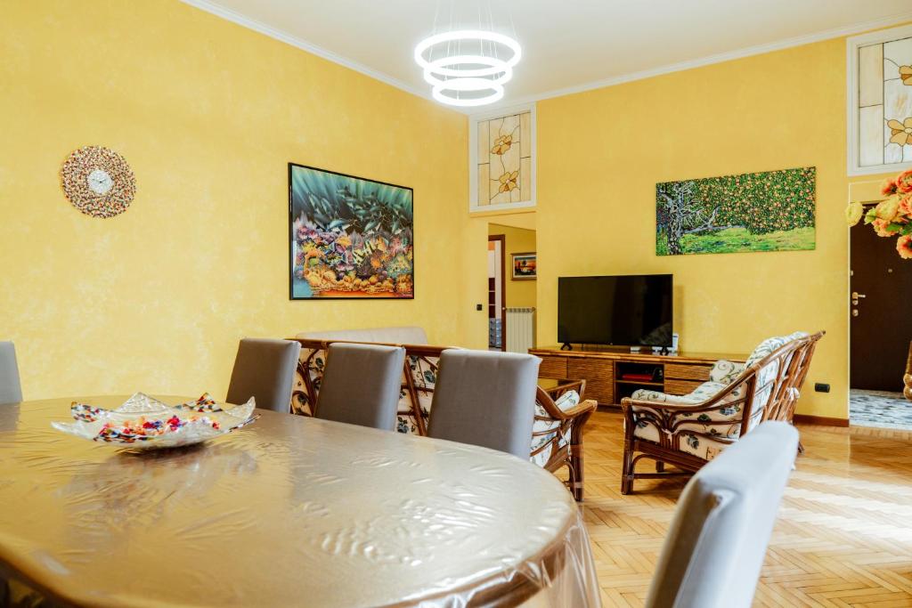 Luxe Apartment near Milano, Rho Fiera e MXP - Tap to explore photos