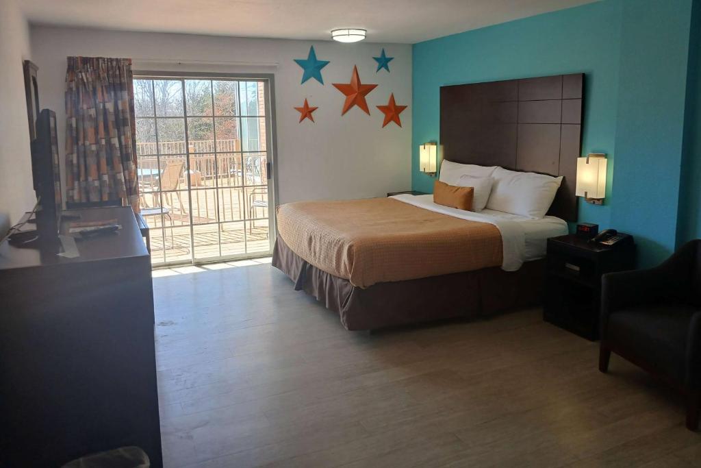 Howard Johnson by Wyndham Branson Theatre District - Tap to explore photos