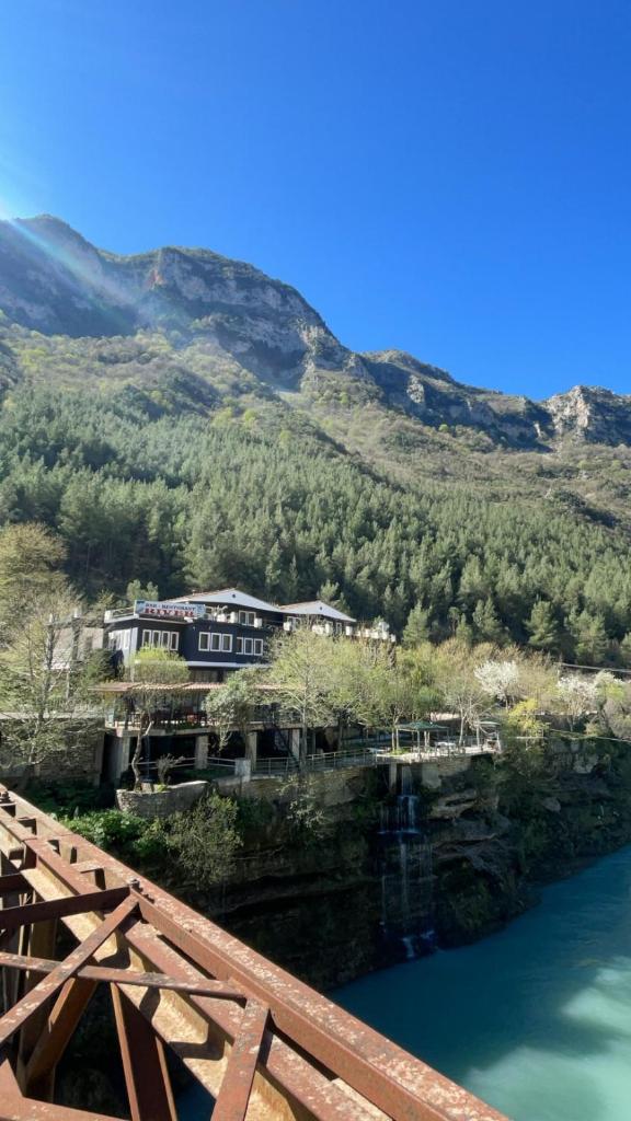 Hotel River
