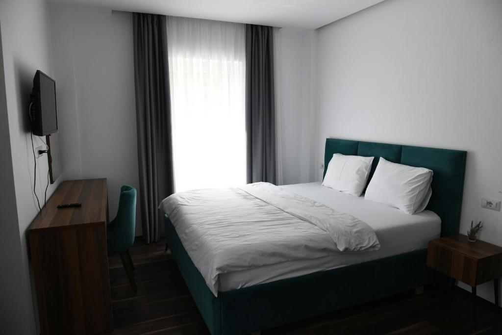 Two Brothers B A&S Hotel Bar & Restaurant photo 4