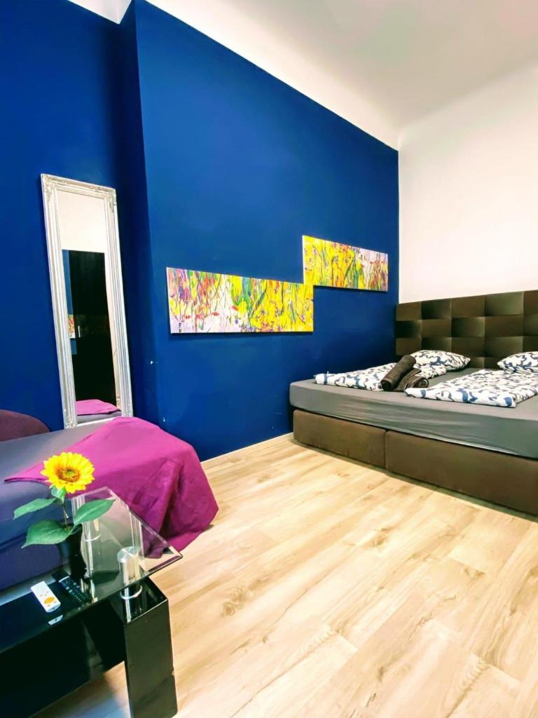 Elegant 1-Bedroom Apartment Near Danube River - Tap to explore photos