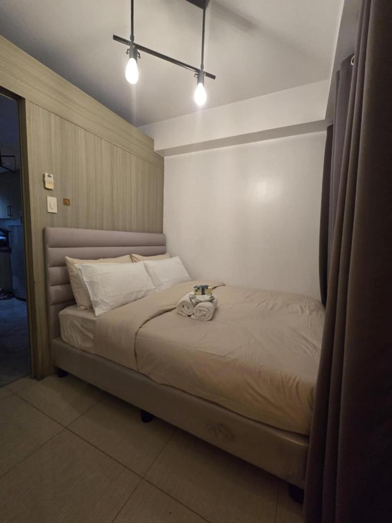 Gracie's Suites by Staycation With FREE Parking - Tap to explore photos
