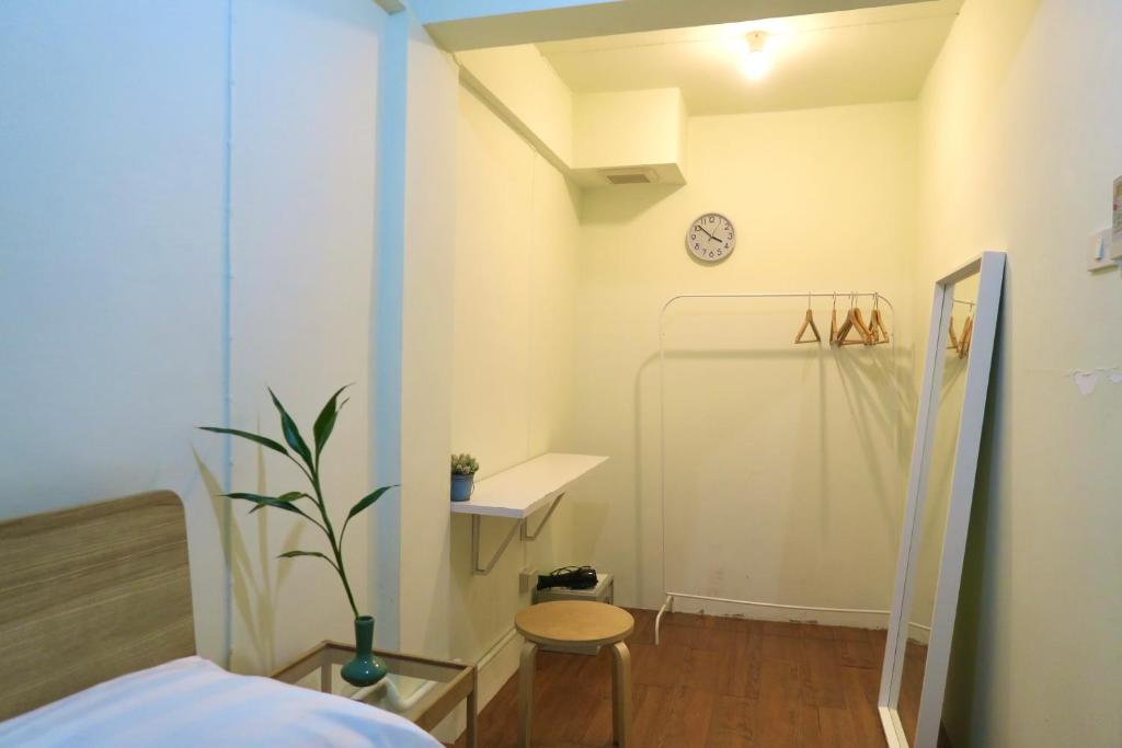 Les Fleurs Bangkok Hostel Room Type - Budget Double Room