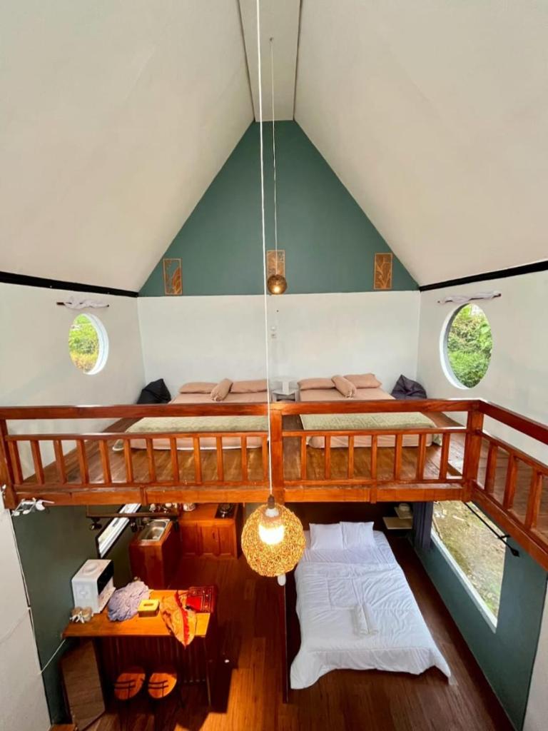 Prisma cabin