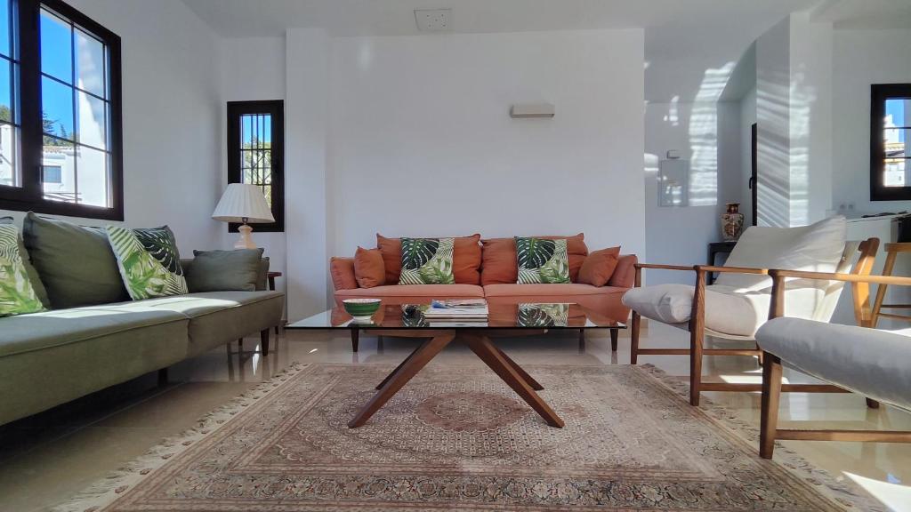 Aldea Blanca Elegant Penthouse in Puerto Banús - Tap to explore photos