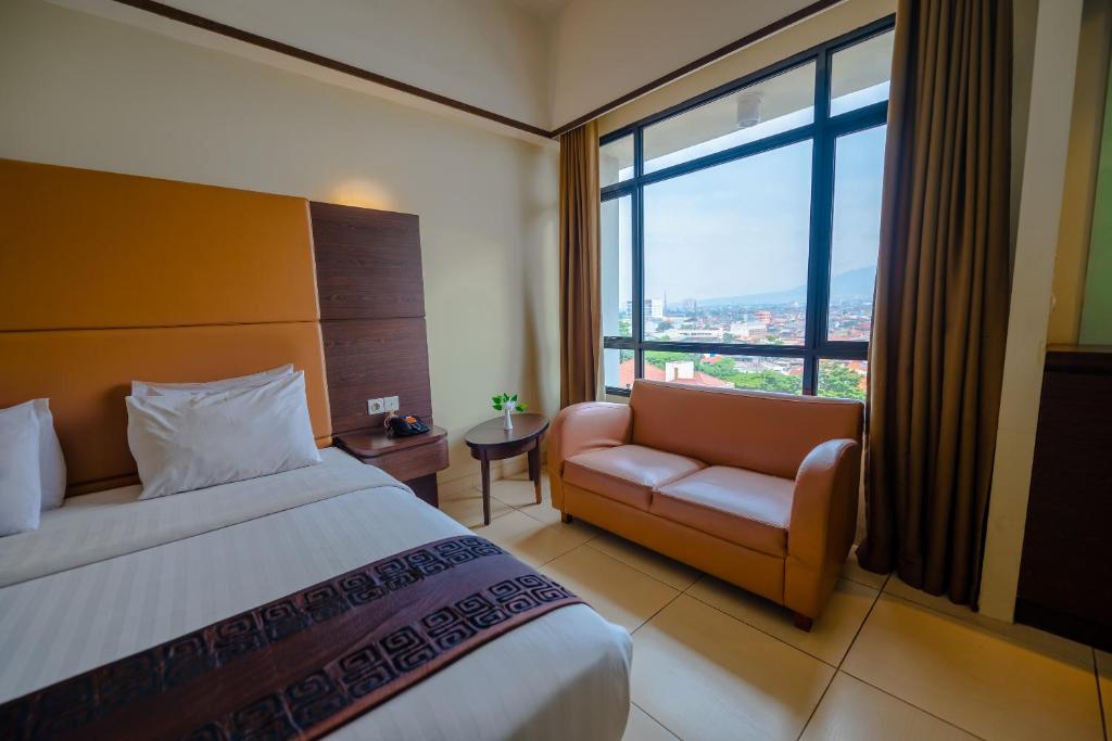 Grand Pasundan Convention Hotel - Tap to explore photos