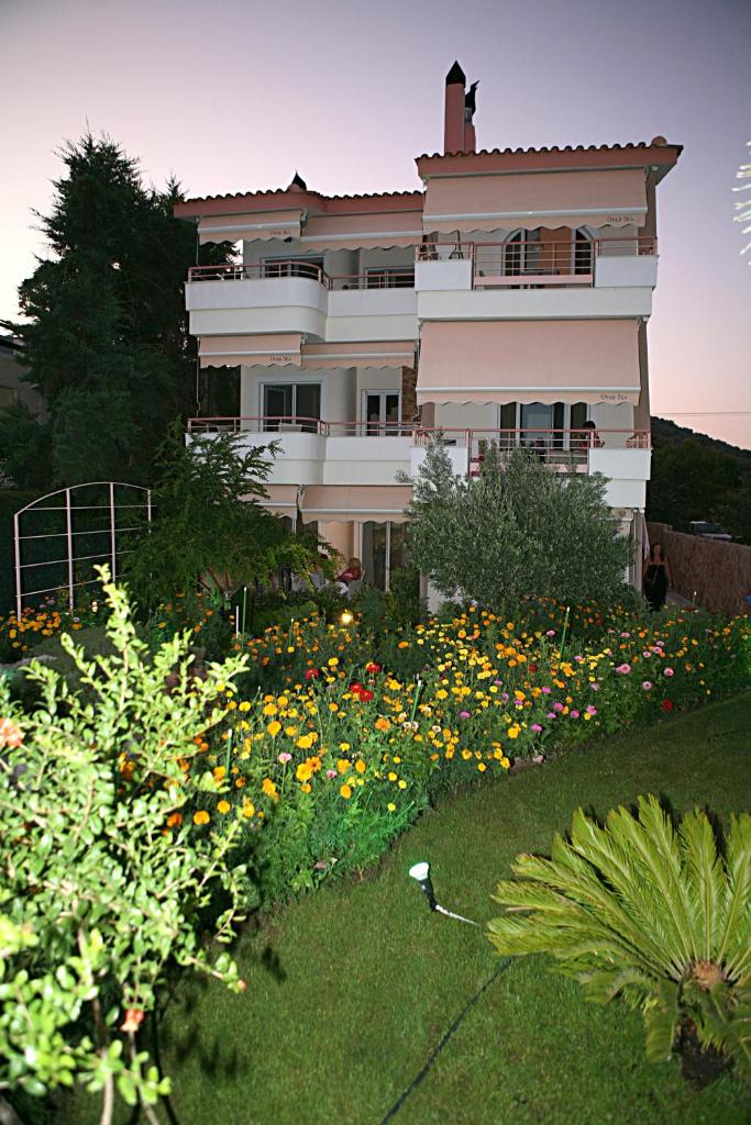 Over Sea Rooms & Villas photo 3