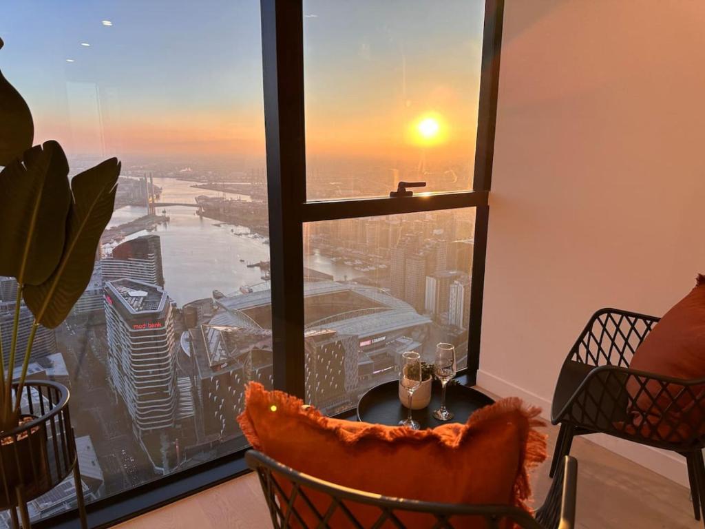 Harbour View and Sunset 2 Bedroom 2 Bath above Level 60