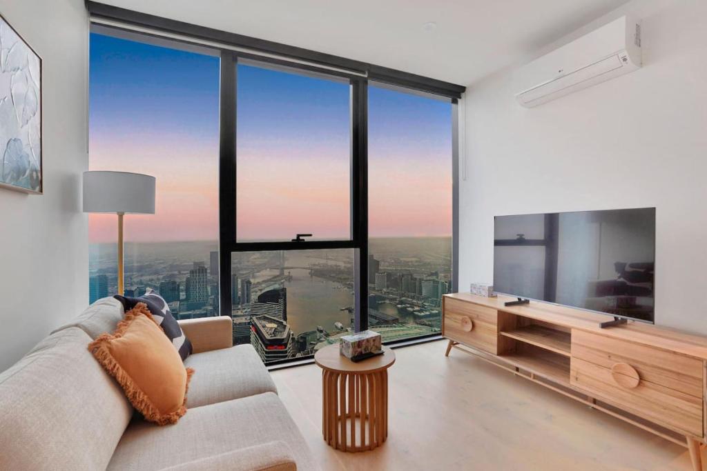 Harbour View and Sunset 2 Bedroom 2 Bath above Level 60 photo 1