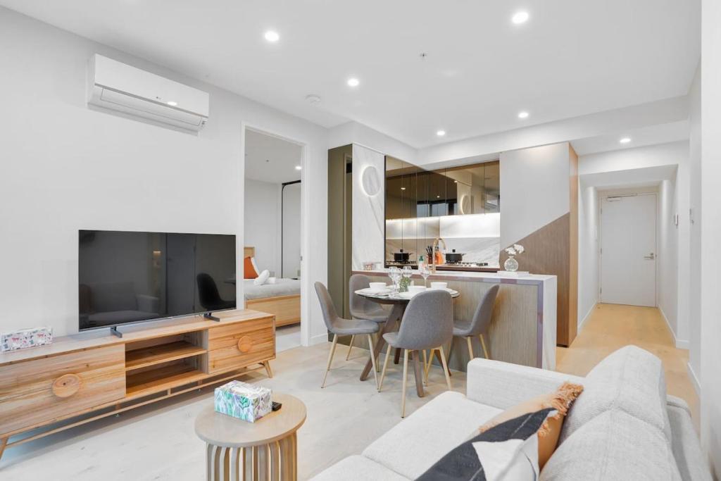 Harbour View and Sunset 2 Bedroom 2 Bath above Level 60 photo 3