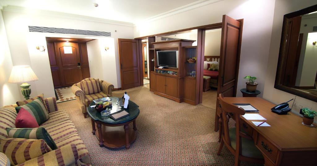 Сьюит (Люкс с правом посещения клубного лаунджа), The Orchid - An Ecotel Hotel