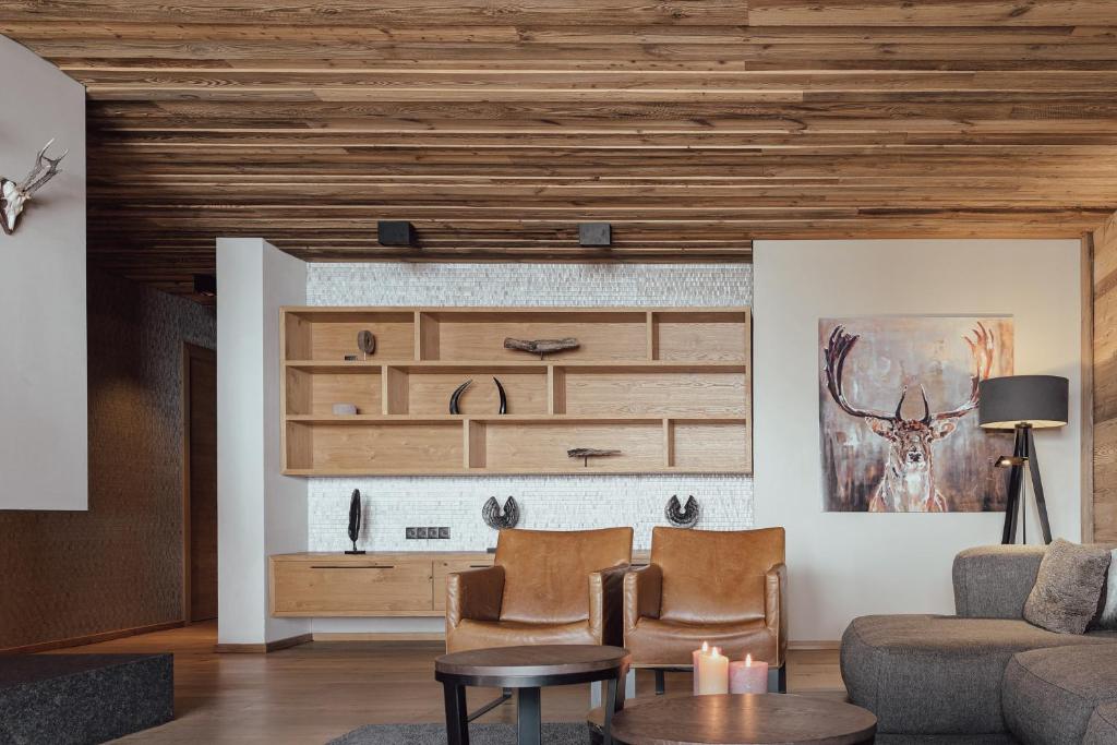 AlpenParks Hotel & Apartment Arlberg Warth - Tap to explore photos