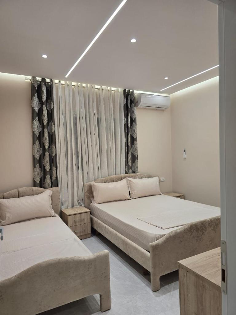Kejdi Golem Central Apartment photo 4