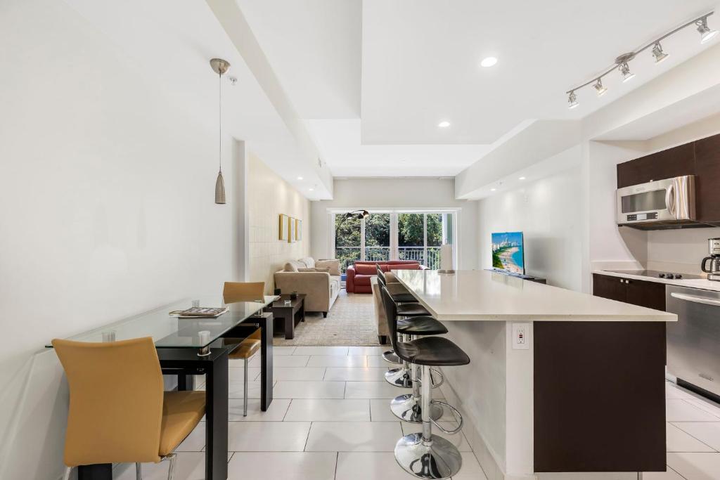 Exclusive Doral Villa with Luxury Amenities - Tap to explore photos