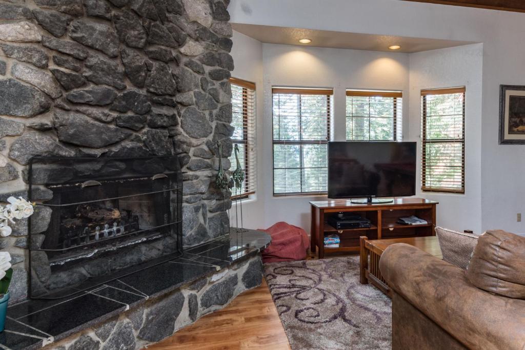 Inside Yosemite Mountain Beauty photo 2