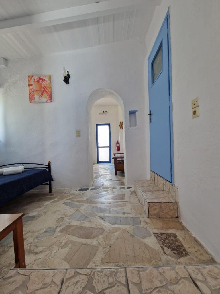 Iliana's Bungalow - Tap to explore photos