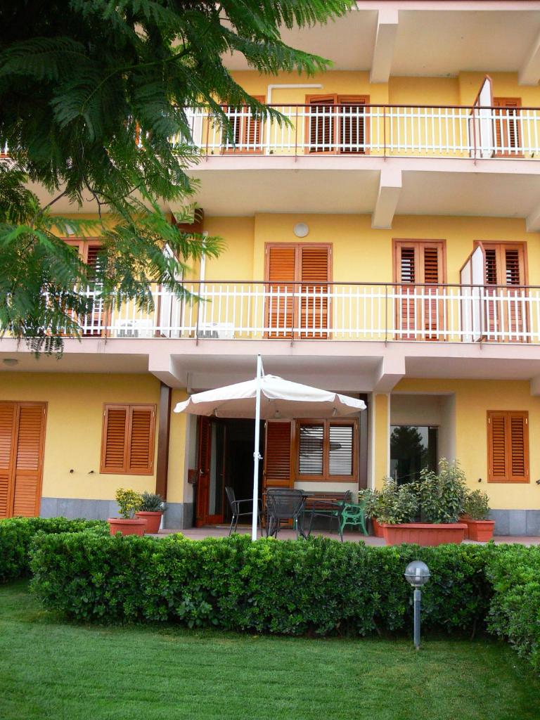 Hotel Il Conte Dell'Etna photo 2
