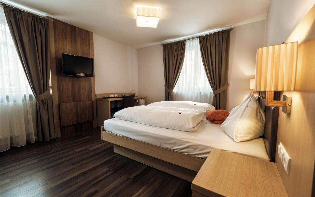 Двухместный (Улучшенный двухместный номер с 1 кроватью и ванной), Hotel Guter Hirte