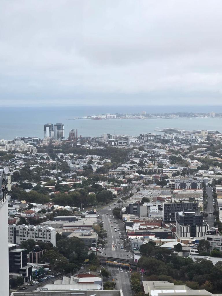 Spectacular Three Bedroom Suite with City View photo 4