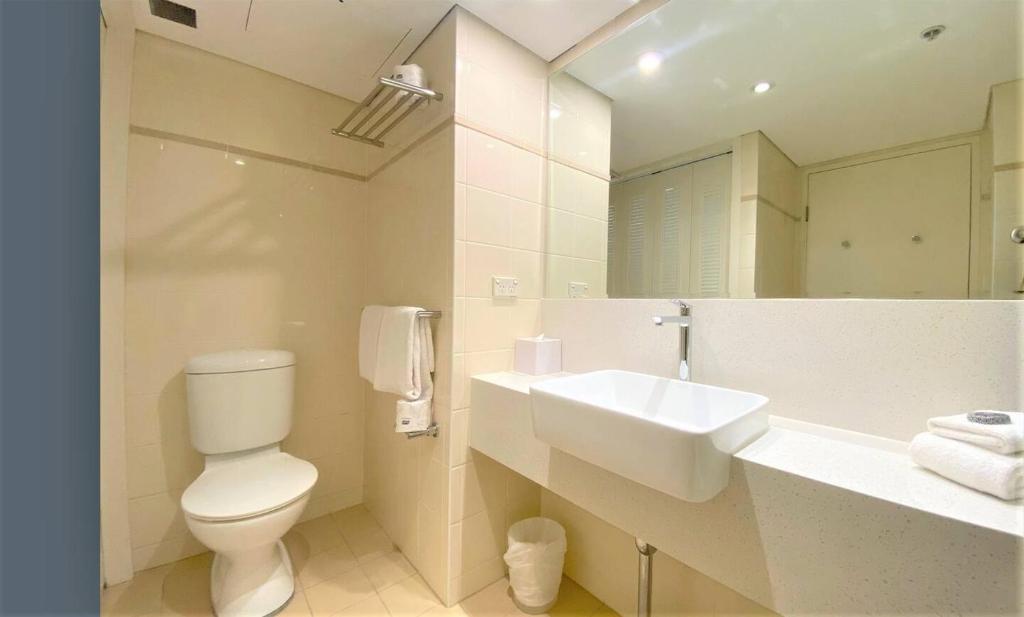 Spacious One-Bedroom or Studio with Balcony photo 1