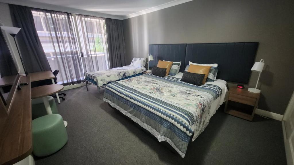 Spacious One-Bedroom or Studio with Balcony photo 2