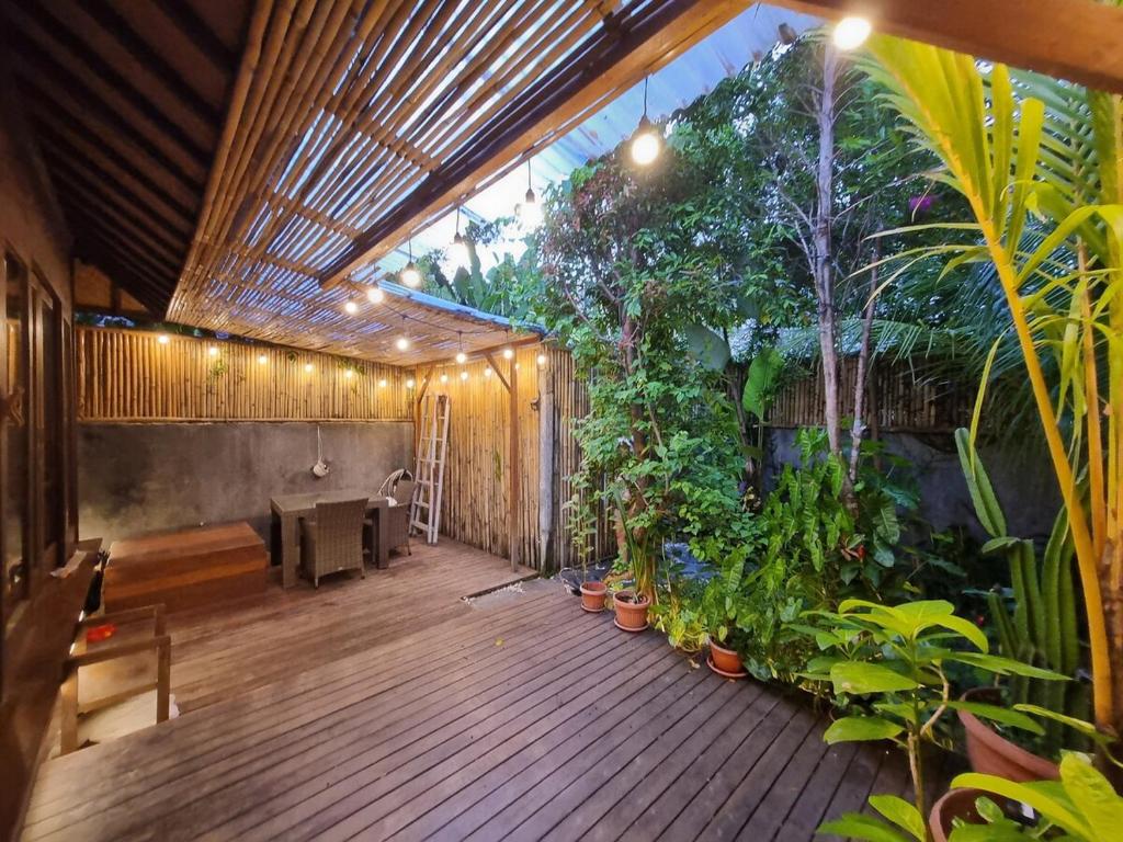 Cozy Private House with Garden 3 min to Berawa Beach photo 2