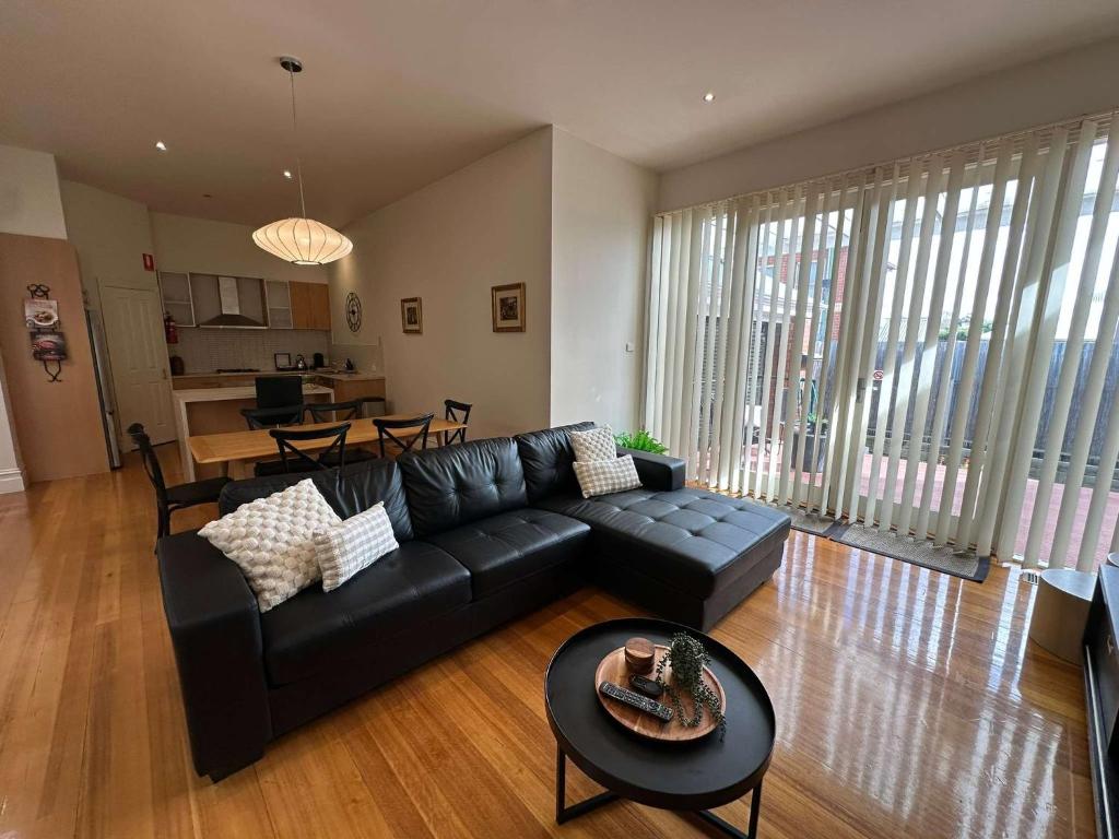 Central Geelong Retreat Sleeps 6