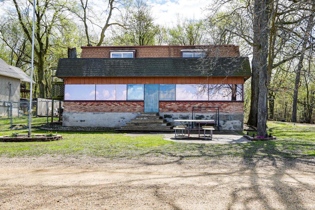 Cozy Home with Yard Steps to Mississippi River photo 2