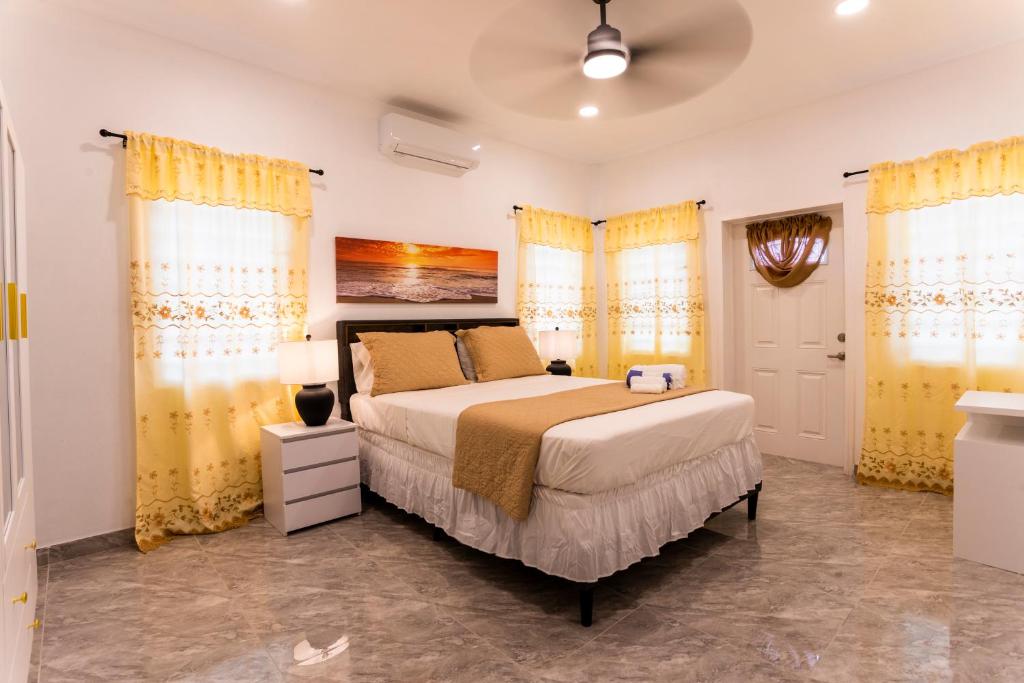 Spacious 1 Bedroom Unit with Concierge photo 3
