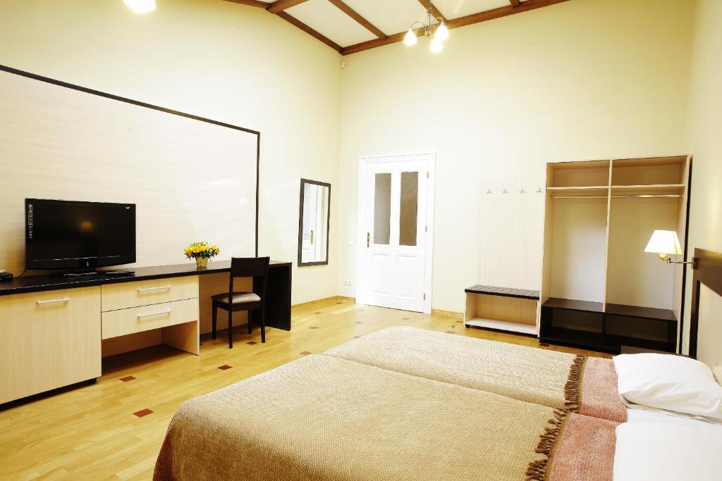 Mini-Hotel Under The Roof photo 3