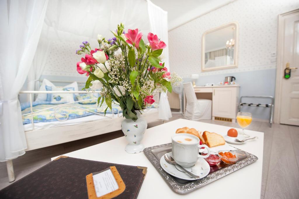 Двухместный (Улучшенный двухместный номер с 1 кроватью), Hotel Kugel