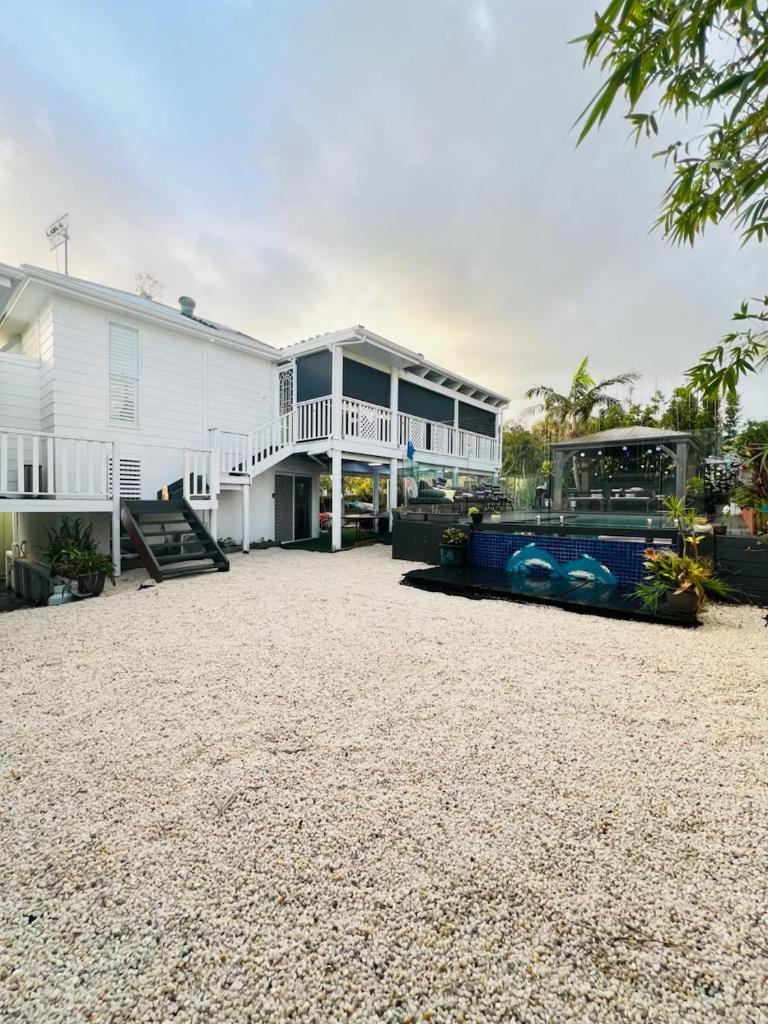 House at the Heart of Entrance! Sleeps18 photo 3