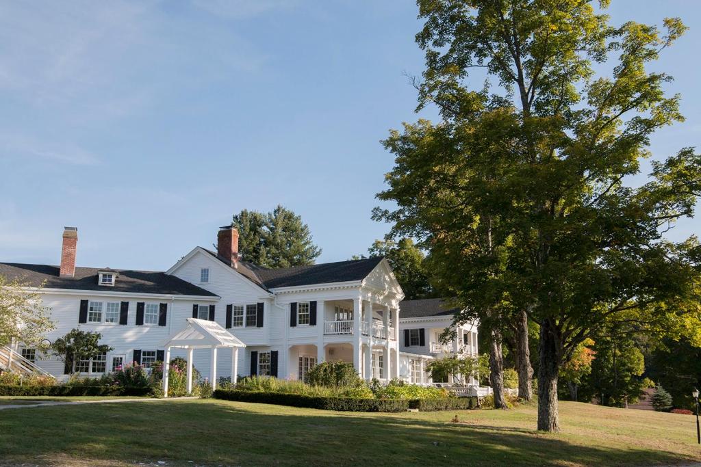 The White House Inn image