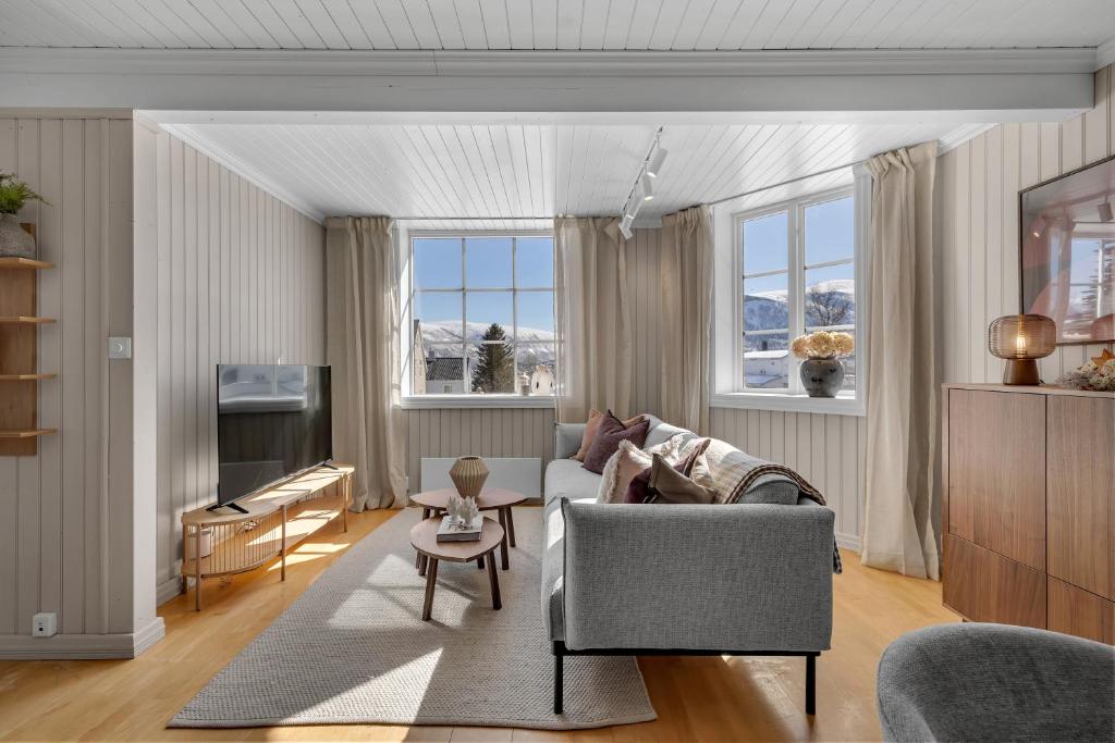 Stylish City Apartment With Mountain View - Tap to explore photos