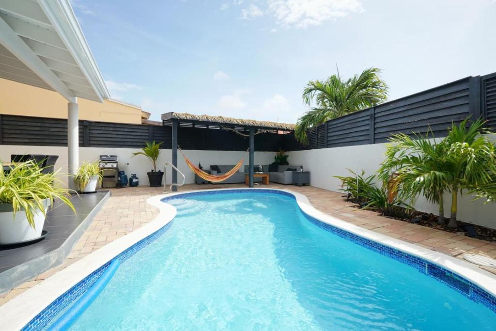 NEW 3BR 2BA Modern Clean Calbas Villa with Pool