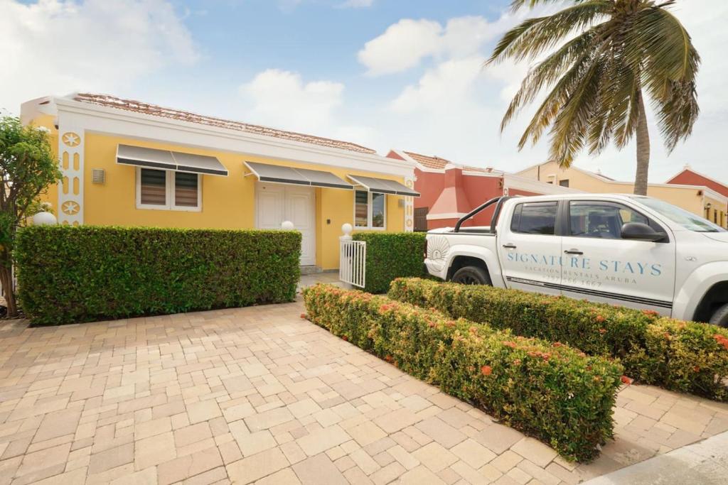 NEW 3BR 2BA Modern Clean Calbas Villa with Pool photo 1