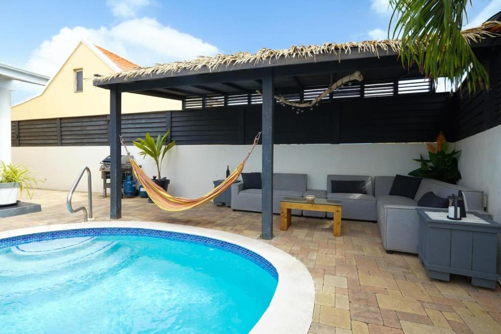 NEW 3BR 2BA Modern Clean Calbas Villa with Pool photo 4