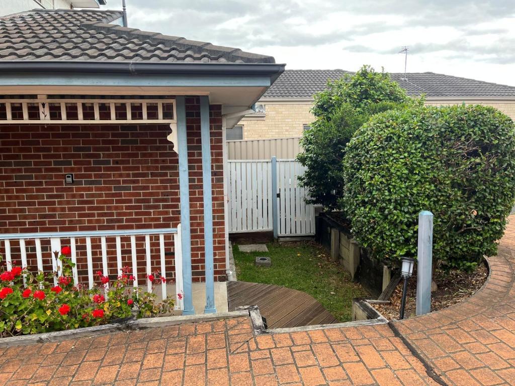 Townhouse in Shellharbour Village photo 2