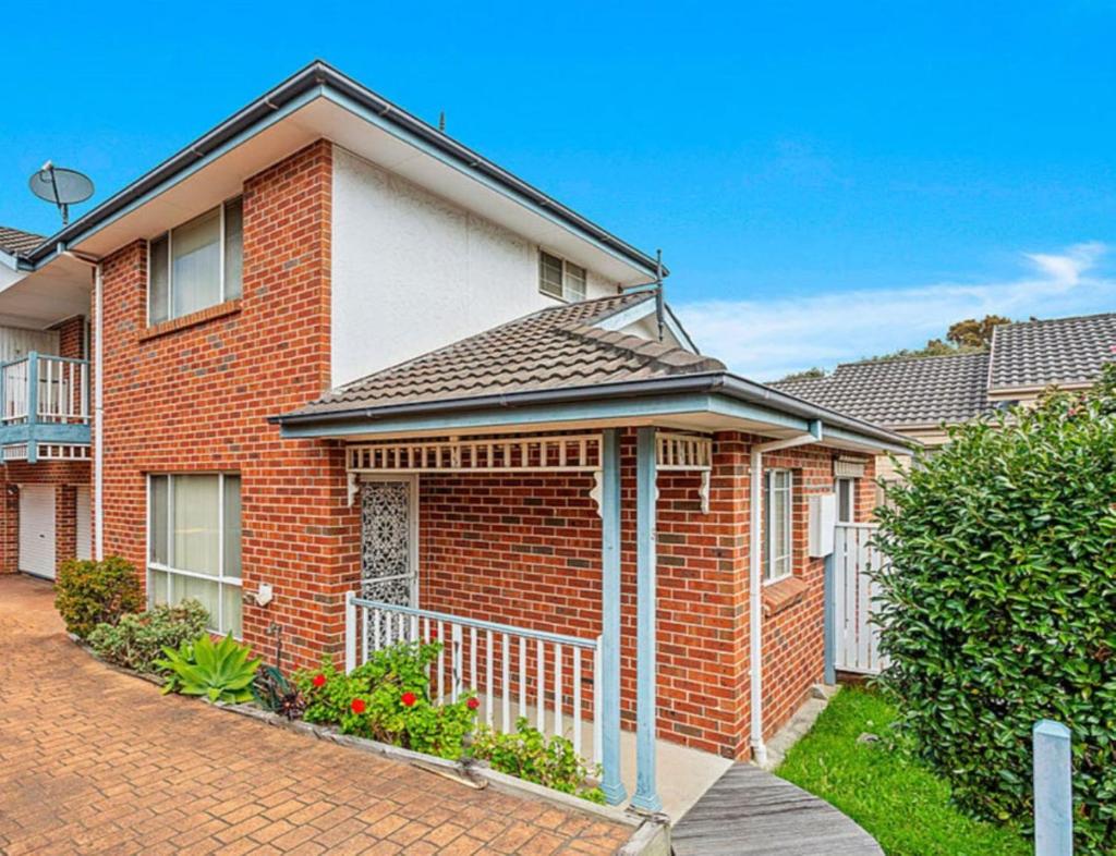 Townhouse in Shellharbour Village photo 1