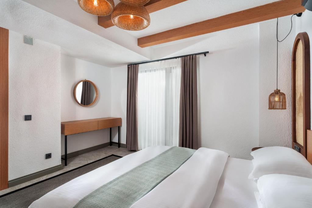 Lupia Suites - Tap to explore photos