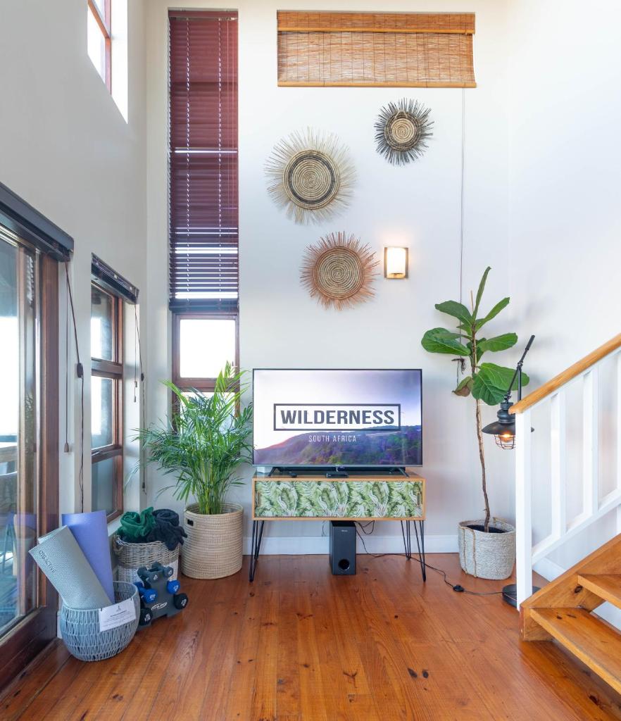 Peak's Cabin - Endless Ocean Views - Fireplace - Fast WiFi - Tap to explore photos