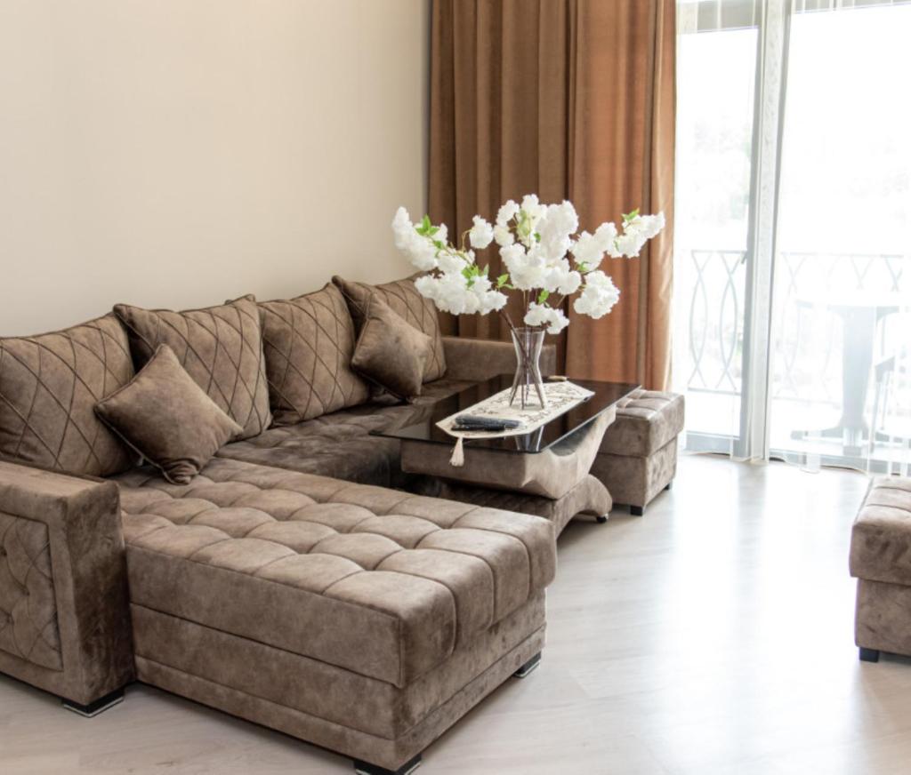 Daily Rent Group F002